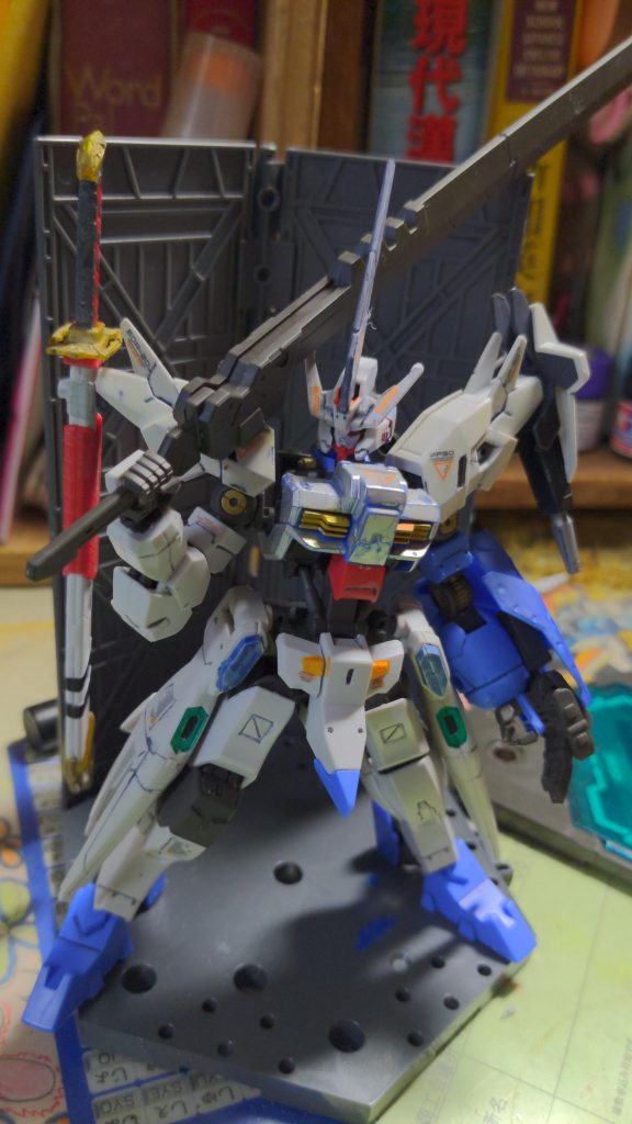 デモリョン・ナイフ機体背丈をはるかに越える仕込みナイフアスタロトと同じ武装!