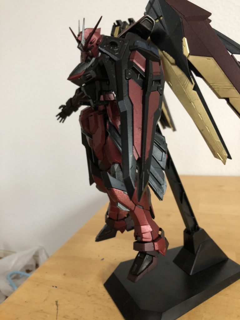 画像見たらイメージと違いがあり、塗装は奥
が深い武器にかんしては、ガンメタ、羽は何故かゴールド、赤の部分はメッタリック感が…