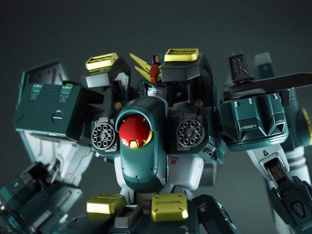 ブレストバルカン&ヘッドキャノン&ヘッドバルカン

やたらギミックの多い胸と頭
辻褄合わせが一番大変だった所
バルカンハッチ基部はフルスクラッチ

ブレストバルカンはみんなの夢を撃ち出しているので中を見てはいけない。