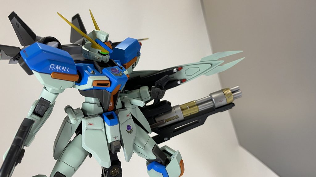 オリジナル武器2ガトリングガン
シールドマウントの空いてるボールジョイントに取り付けてます
スピニングブラスターのガトリングにポリキャップ埋め込んで取手付けて保持してます