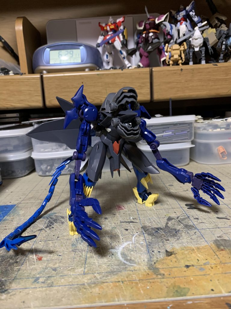 ブキヤパーツを二つ使うと口っぽくなったので、そのまま採用しました。ゼダスボディの先端は切り落としました。