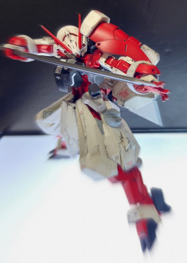 太刀
軽量で取り回しが良く、稼働部や装甲の隙間などをピンポイントで刺突する局所攻撃で威力を発揮する。