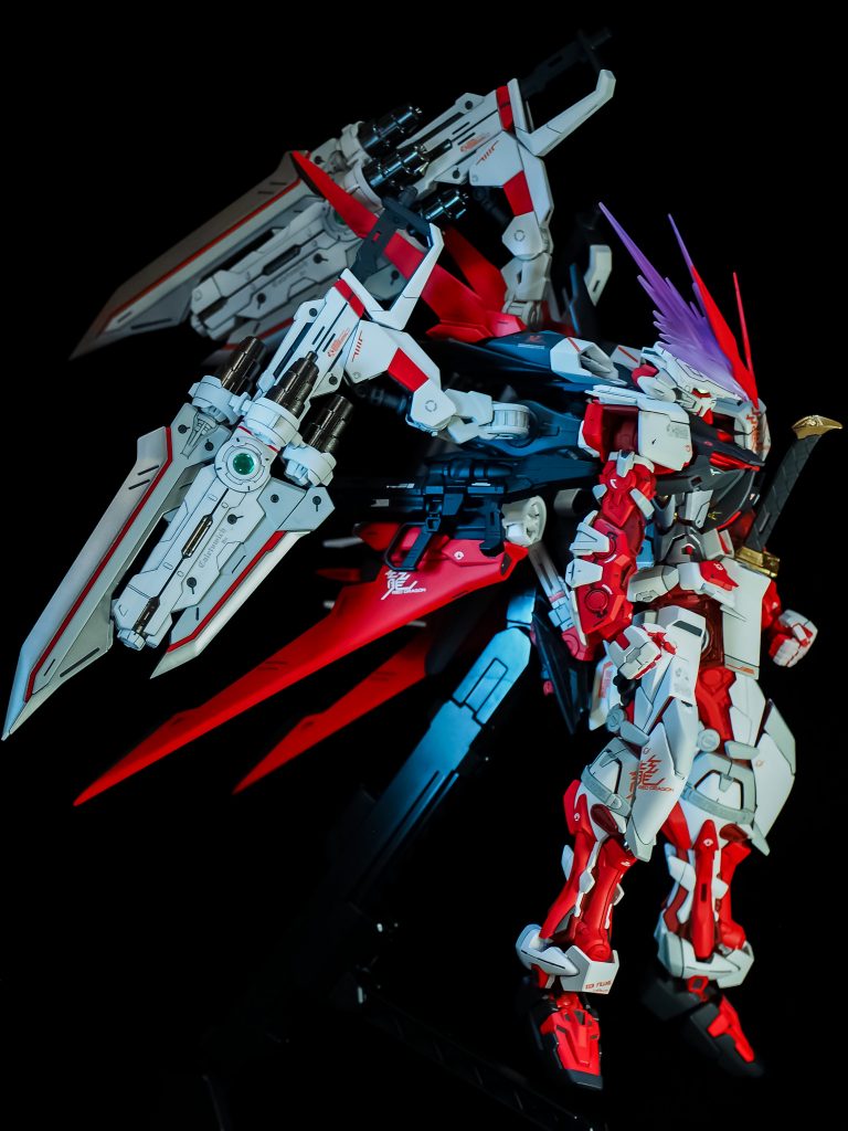 カレトヴルッフ3本と、フライトユニットを取り付けて、フル装備です。
このボリューム、たまりませんね(*´ω`*)
背中が重すぎて、自立はできません笑