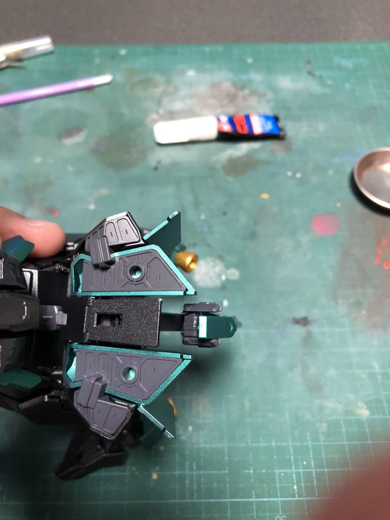 バックスカートはフライルーのバックスカートを逆にして使用しフルシティのバックスカートに繋げました。