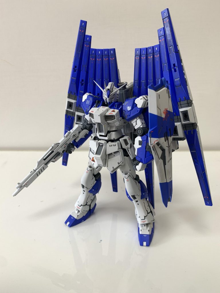 カラーリングをHI-νカラーにしてみました。
と言ってもパープル寄りのVer.ka風ではなく、HGUCの箱絵の青寄りにしました。
なんかこっちの方が好みなので(^^)