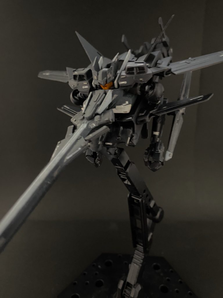 変形状態ですね~、肩にとバックパックにちょっとした羽を取り付けています~、結構航空機っぽくしようと思いつけてみました!