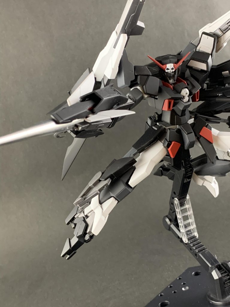 ショットランサー
ドッズランサーにランス部射出機能を追加した装備。
射出後には隠し砲門が露出しビームライフルになる。