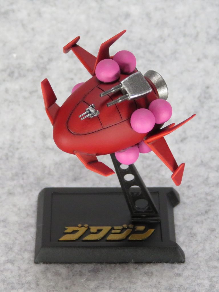 船体がプチッガイであることが分かるように、あえてお腹のスジ彫りを残しています。