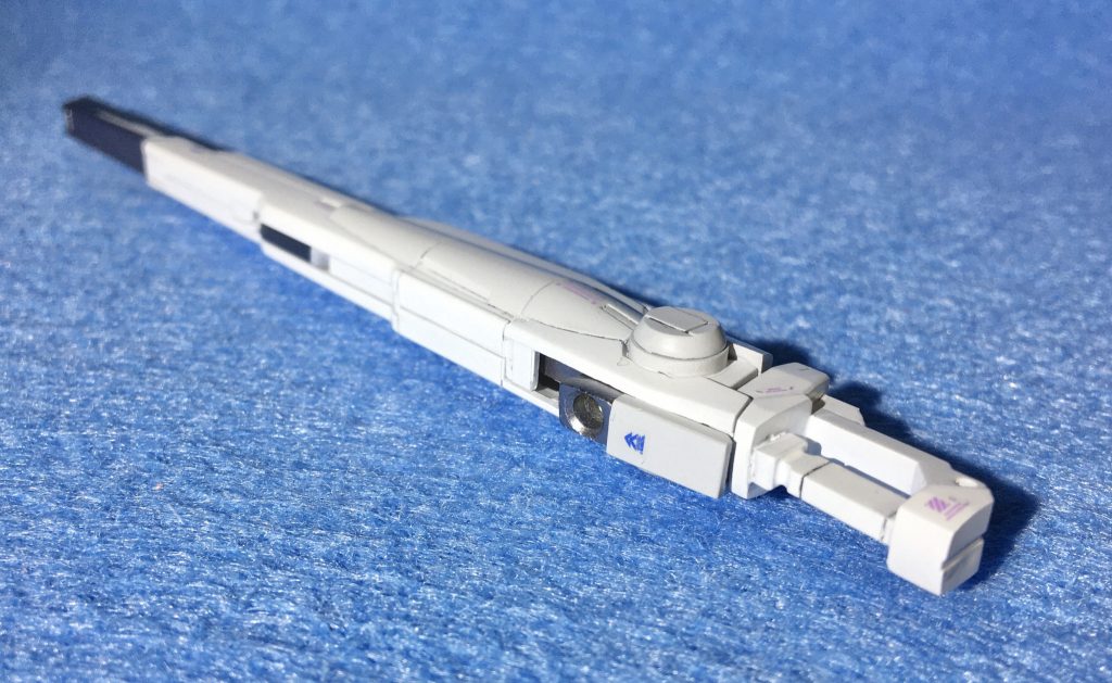 僅かな可動ですが、これで収納時と展開時のポジションが楽に出来るようになってます。