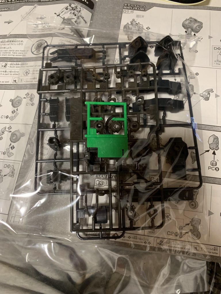 大体ね！
このアイディアに至った経緯として

1／100バルバトス 買ってきて
箱開けた時にね！

あからさまにパーツが無いんだよ！
よく見てよ！この写真！

緑色のランナーに！
何のパーツもついてないわけ！

未開封の袋だよ？

バルバトスに緑のパーツ？え？、、、まさかっっ！！！

ってなったわ！

どーなってんだ！バンダイ！w