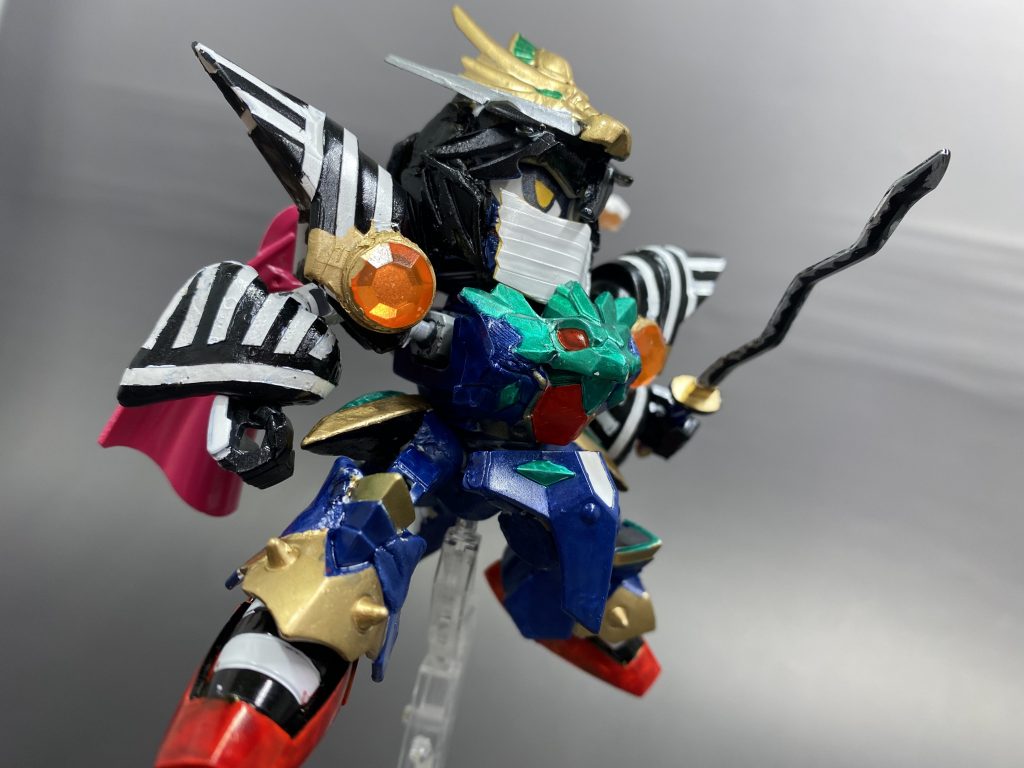 マスク時。顔の包帯はマスキングテープを重ねて白塗装しました。