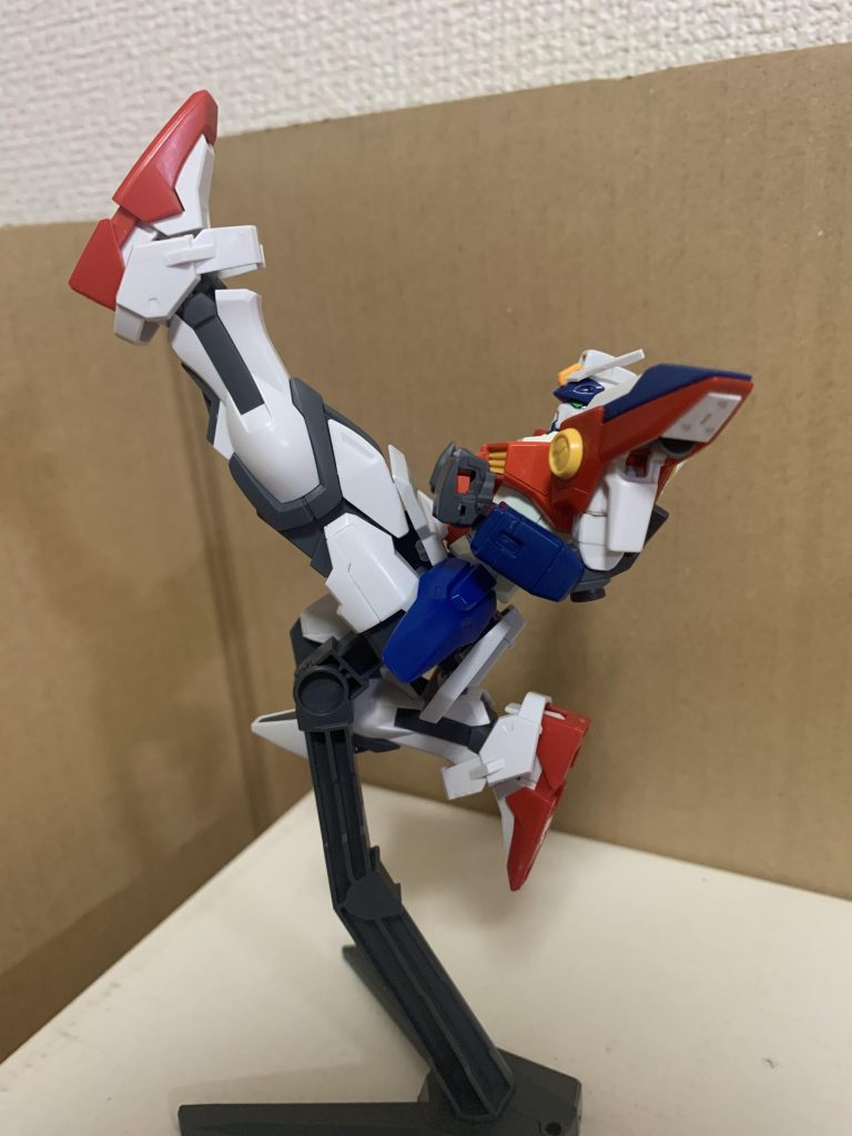 ※夏塩蹴りを繰り出すシーン。待ちガ＊ルなんて気のせいっスよ機体解説ヴァン・ジョンソン専用ガンダムタイプ略してヴァンダム
近接格闘特化型のガンダムタイプ。格闘技世界チャンピオンであるヴァン・ジョンソンの動きをデータとして正確にトレースし、機体に反映させる事で拳法的な動きを可能としたシステム
ユニバーサル・ギミック略してユニバ・Ｇ
によって、破格の運動性能を持つ。その分、各関節の消耗が激しいので毎戦闘後にメンテナンスをしなければならないといったデメリットがある。
まぁ、ＧＢＮ内のデータなので課金すれば大丈夫！きっと優秀なリペアキットがあるはず(^◇^;)