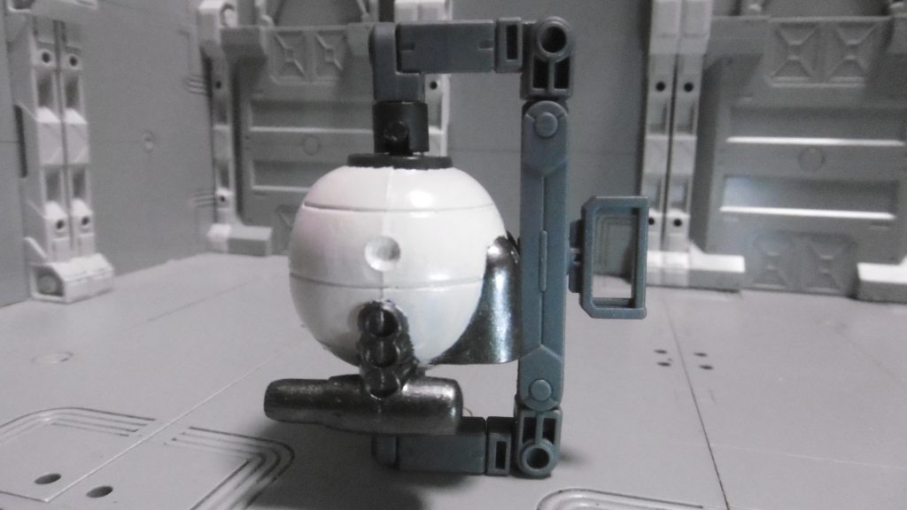 側面
旧ボール本体以外はＨＧＢＣで構成。全高はアームを含めて６ｃｍ弱。
明かりが灯ったような色を試してみました。