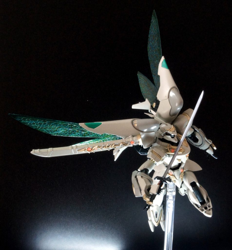 羽のついたバーニアみたいのは開閉式で中の羽は今回固定になってます
かなりの勢いでバンダイさんのディテールアップパーツに助けて頂きました(^q^)