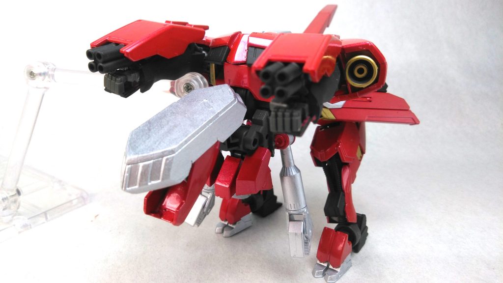 騎士竜形態肩にあるガトリングで攻撃可能