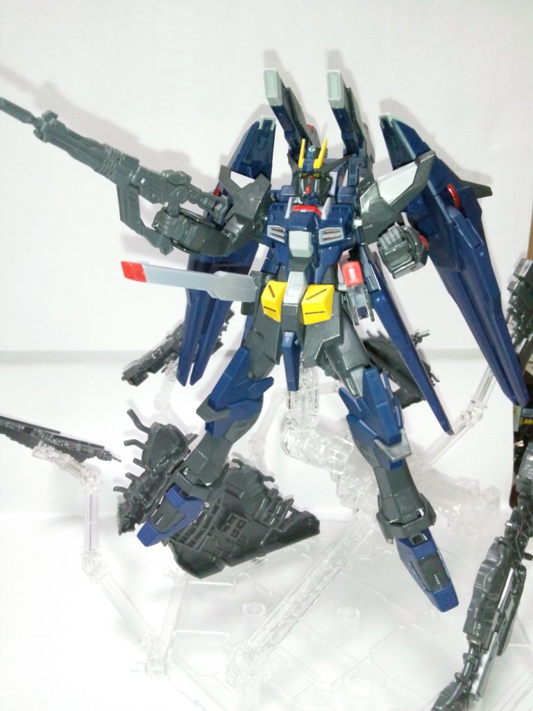 フリーダム系統の十八番、フルバーストも可能。
ただし、バインダーはあくまでブースターバインダーとしての機能だけなので攻撃能力はありません。