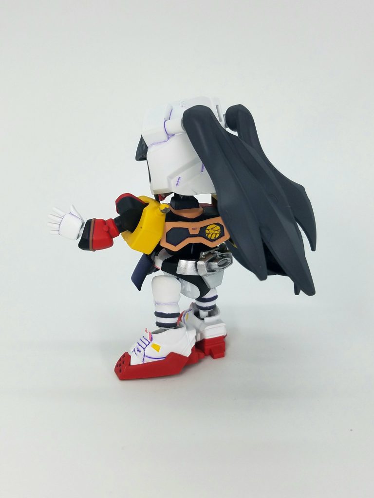 腕部と胴体を反転使用することで
ふたつの印象の違う姿になります