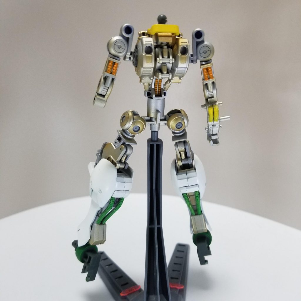 神のフレームという事で、銀の上からゴールドのエッジを狙った塗装にし、ケーブルをひまわりイメージの強い(個人的)黄色、オレンジ、緑で塗り分けしています。