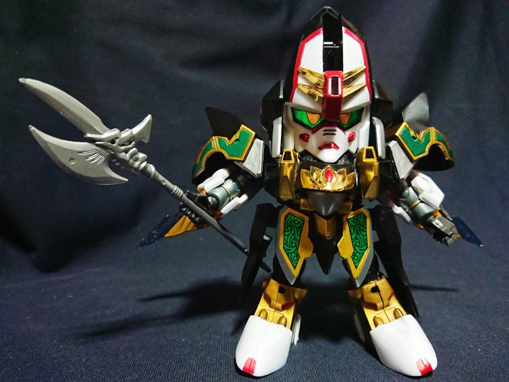 現行のSDガンダム体型にしたとは言え、元が古めのキットなだけありパーツが粗い箇所がありました。
ポリキャップ自体も少し緩いのもあり、特に足周りは可動に向いてません。