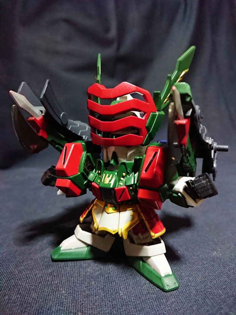 鄧芝は劉備と劉禅に仕えた蜀の武将で、第一次北伐(街亭の戦い)では趙雲と共に戦った武将です。
街亭の戦いに参戦した名のある武将から選び、鄧芝は弩が得意なところと、[馬謖ストライクノワール](https://gumpla.jp/sd/325172)と組ませるためにヴェルデバスターにしました。
制作予定の向朗ブルデュエルとの3人で、幻影隊(ファントムペイン)という設定にしています。