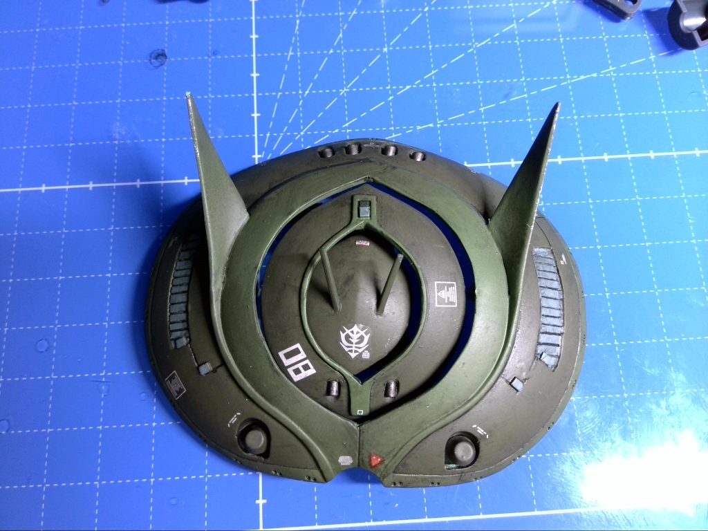 加工している途中で気がついたので手遅れでしたが、
こんな感じで上川の窓を折りたたんで、足を折りたたむとUFO形態にできそうだなと
次作るなら挑戦したい