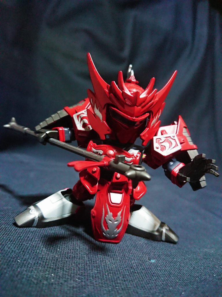 過去に制作した[楽進ヴィダール](https://gumpla.jp/sd/254272)とのコンビを組ませるため、カラーリングの対にもなるようにグリムゲルデとし制作していました。
(楽進と同時に制作していましたが1年ぶりに着手w)
もともとのカラーのほとんどがワインレッドでおおわれた機体のため、装飾塗装も抑え気味にしています。