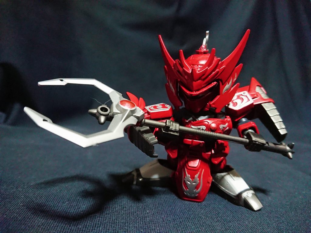 機駕に出てくる闇の血を引く設定を追加し、仮面で赤い目を隠す設定としました。
仮面を付けたマクギリス(モンターク)と掛け合わせています。
使用パーツも今までの武勇激闘録と同様に、既存のパーツで機体に近づけるようにしました。
仮面部分は天熾鵬司馬懿サザビーのマスクを使用しています。