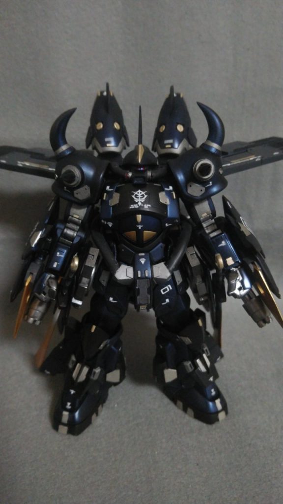 作例とおり、サーペントカスタムのパーツを使用しています。
シールドクロー、サイドバインダー、ウイングはプラ板で作成