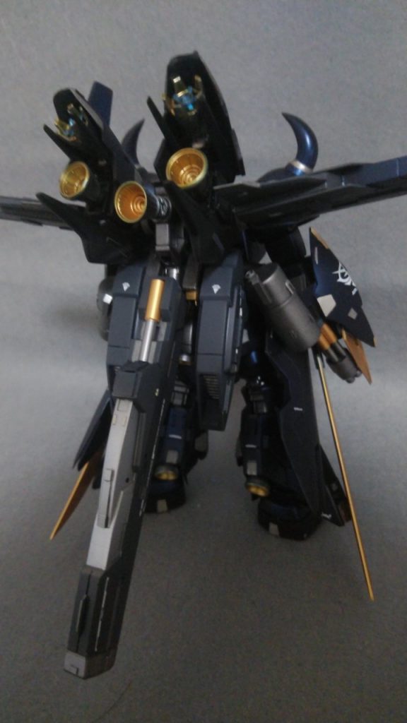 背部はバーニアましまし!
ブースターにビルドマークⅡのブースター、エイジ3のキャノンを使用してテールブースターに