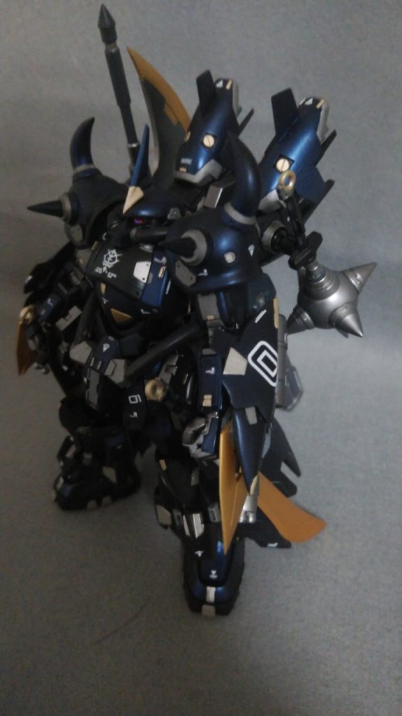 ウイングを外せば、左右に武装を取り付け可能
グフアックスとグフハンマーはプラ板とジャンクパーツで作成