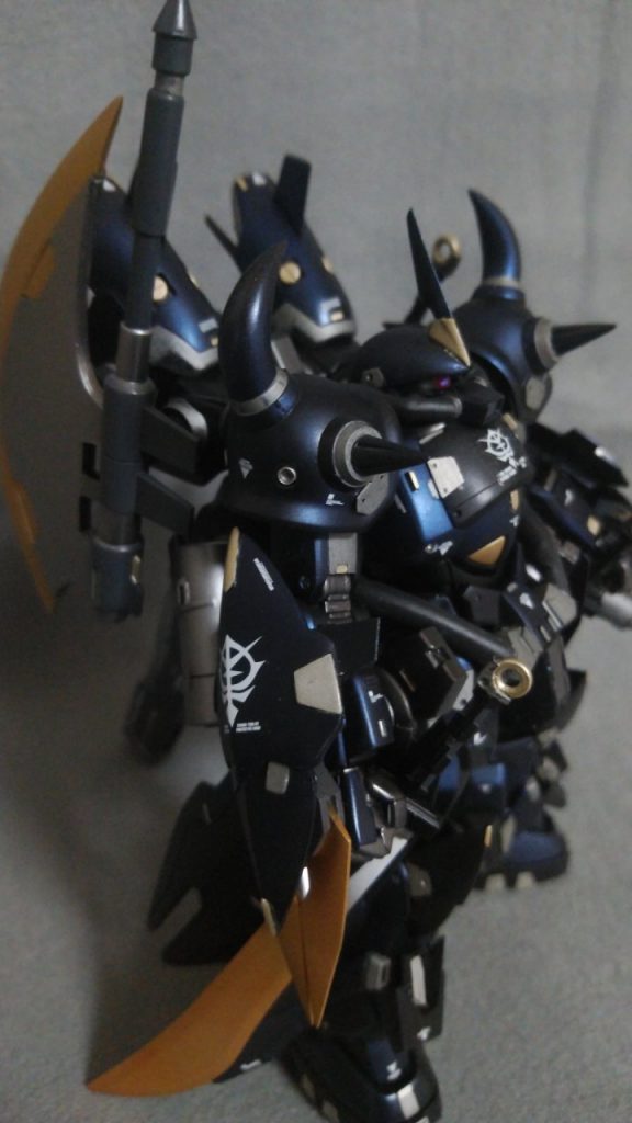 カラーリングはグロスブラックの上にブルーパールを吹いています。