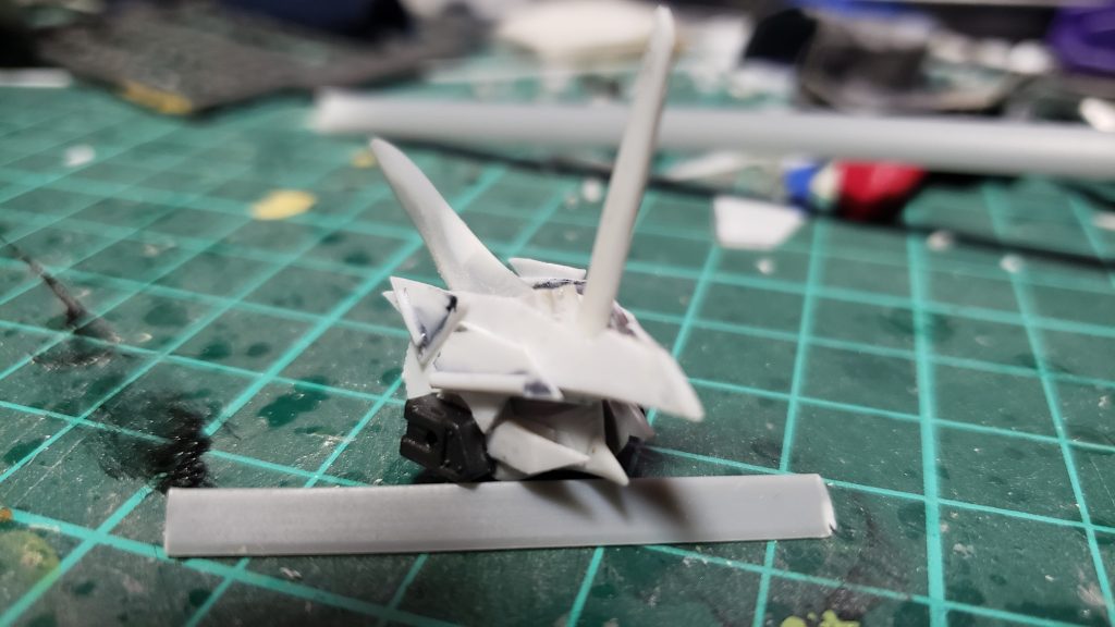 最初は頭部から制作開始。