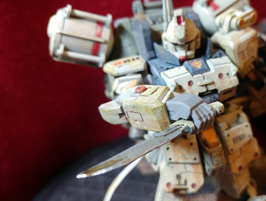 コンバットナイフはオリジナル兵装。