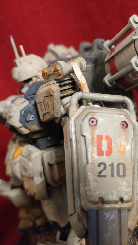 左右の肩と、シールドのマーキングは自分にちなんだものになってます。(自己満足)