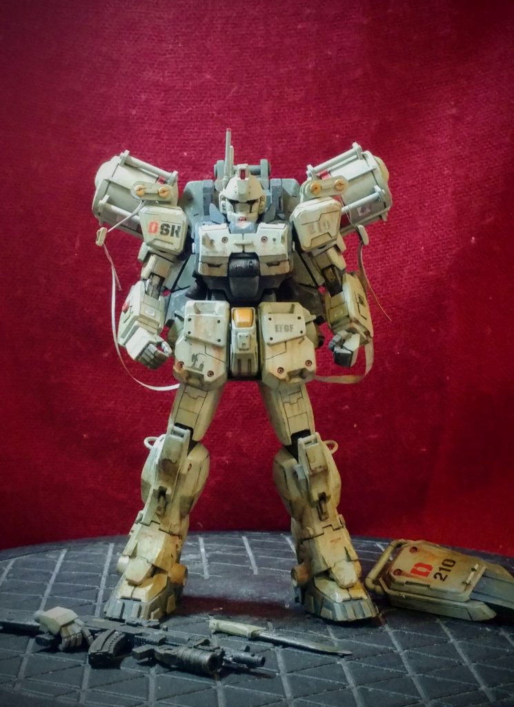 フロントショット。ハンドはTAKUYA氏の「ロボマニ」を使用しています。
全体の雰囲気は、G-フレームのEZ-8を参考にしています。