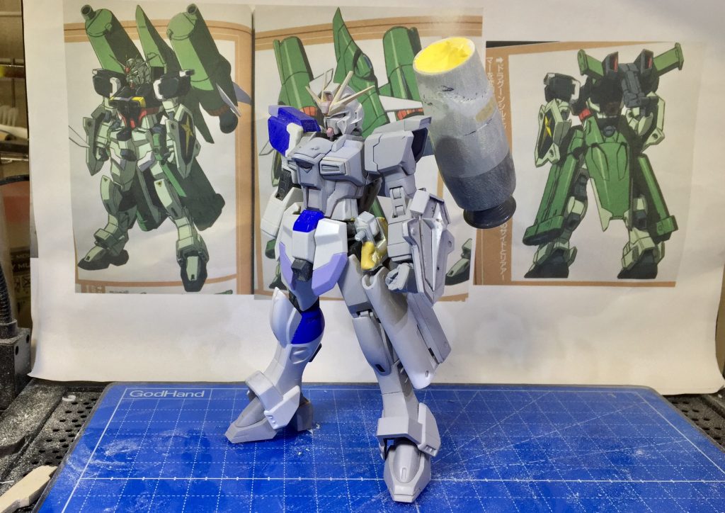 ちなみに腰のクローとシールドのクロ―は全てフルスクラッチで制作しております