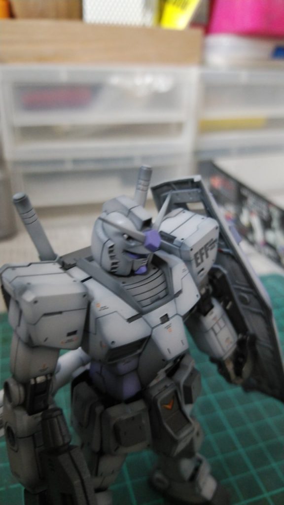 パネルラインはオリジン版ガンダムを参考に追加、ピンバイスでボルト穴を表現して密度間をあげてみました