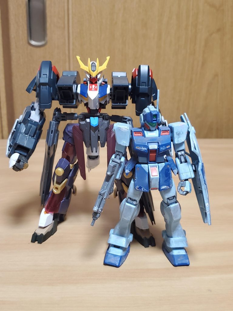 通常のHGとの大きさ比較
ふた回り位は大きいです。
ダンタリオンのTブースターとバランスを取れる足を探すのに時間がかかりましたが、結構いい感じになったと思います。
最後まで見て頂き、ありがとうございました。