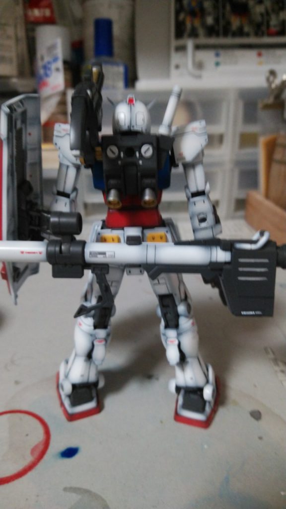 関節はメカサフヘビー一色です。
かなりおすすめの塗料ですね
デカールはキットのものは使わず、ネットで購入した社外品といつものRBコーションデカールを使用し、ツヤ消しコートを上掛けしました。
よく溝を掘るとき、何使ってるのと聞かれるんですが、あるネット通販で売ってるタガネを使用しています。実はこのタガネ、彫金師さんが一つ一つ手作業で削り出しているタガネなんです。しかも多くの方が使用しているであろうBMCタガネに勝るとも劣らないタガネで、値段はBMCの半分以下の値段です。しかも両刀なので、実質1/4の値段なんです。扱いが難しいところがありますが、サイコーです!