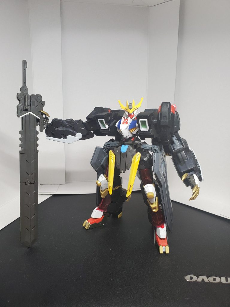 そして、2本のデモリッションナイフを展開、合体させることで完成する超大型バスターソード!
これがやりたかったです!
巨大な武器はロマン❗
脳筋?誉め言葉です(2回目)