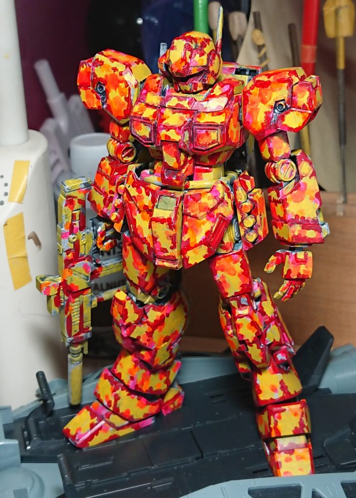 ジェスタの下地は黄色から赤、蛍光ピンクを使いました。