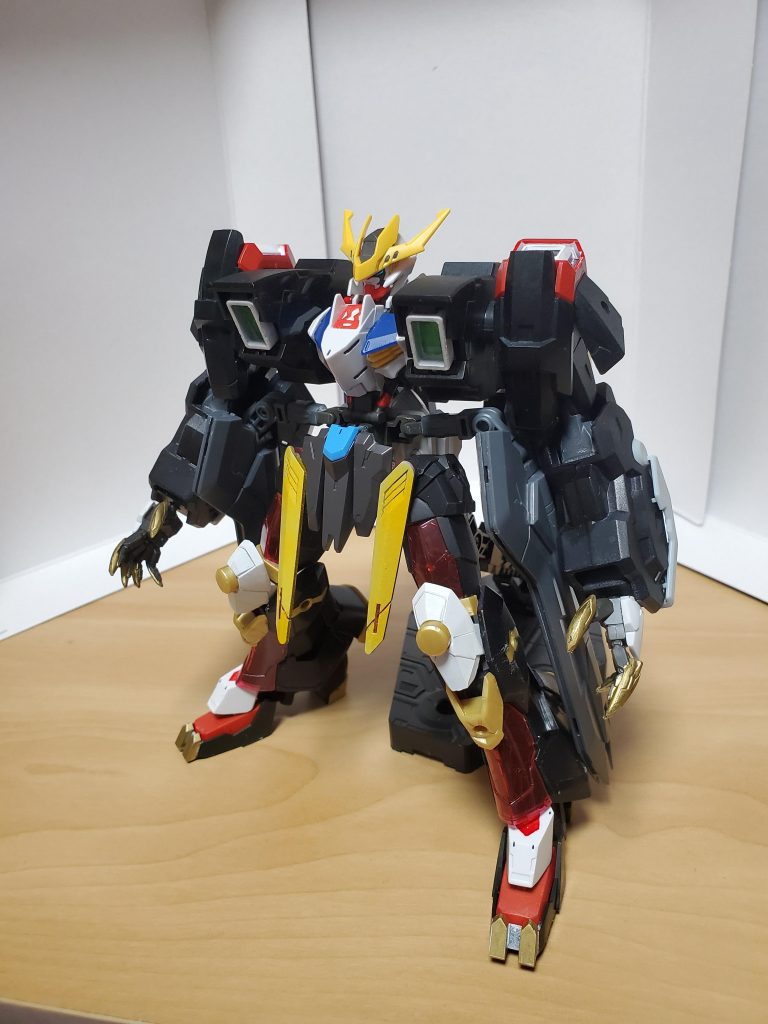 フロント
バルバトスルプスレクスを「力isパワー」をコンセプトに改造したガンプラ。
デカイ腕とかカッコいいですよね。
脳筋?誉め言葉です。