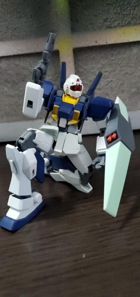 とりあえず仮に持たせた武装と膝立ちポーズ