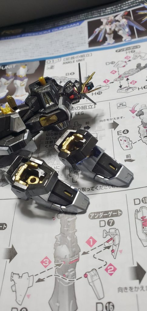 ちゃんと乾かしたのは足から、かなりかっこよく塗れて満足してました