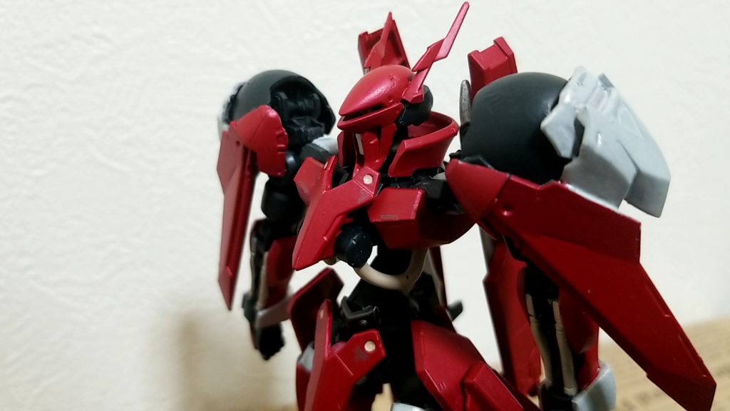 ちょっと見づらいけどデカールをちょっと貼ってたりする