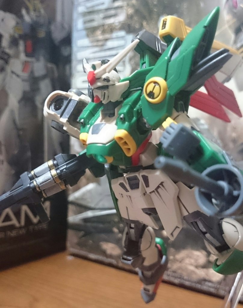 肩のビーム砲は要塗装っス