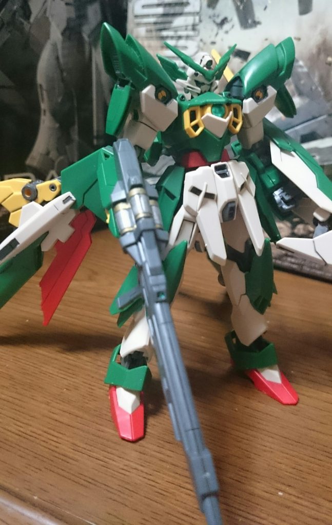 ・ガンダムフェニーチェリベルタ
空戦仕様のリナーシタを陸戦仕様に換装したものっス!
今までは胸の丸いクリアパーツは無色だったっスけど、今回のは薄いピンクっス。