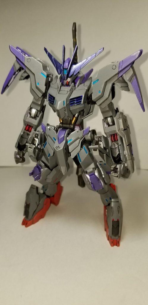 まずは前からグレーはRLMグレーバイオレット紫とメタリックバイオレットはいつも使ってるオリジナルのものあとはガンダムマーカーでパープル シャインシルバー レッドゴールド シルバー ロイヤルメタレッド コスモメタブルー 武器にはゴールドやメタリックパープルを使いました