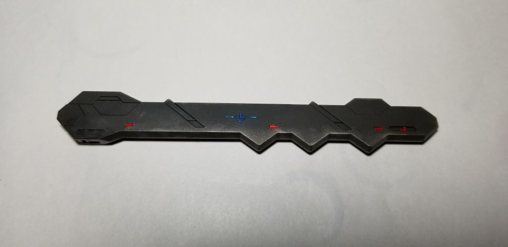 太刀やナイフにも入れましたが鉄血のMSについてる3角っぽい部分はロイヤルメタブルーで塗りました
メイスは重くて持たせるのめんどくさかったのでこういう形での写真になりました