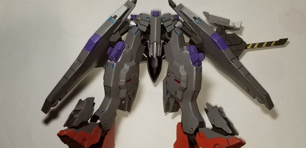 マルコシアスには少し広いモールドがあるためそこに面相筆でマーカーの塗料を塗って少し情報量を増やしてみました

灰色は写真の写りが悪かったり関節などがゆるゆるだったりと今回写真やポージングが適当になってしまって申し訳ない今後はちょっと考えます